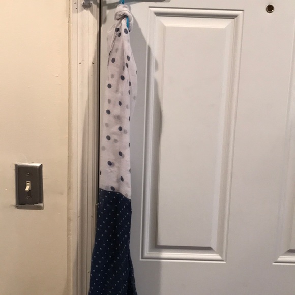 Blue and white scarf - Picture 2 of 2